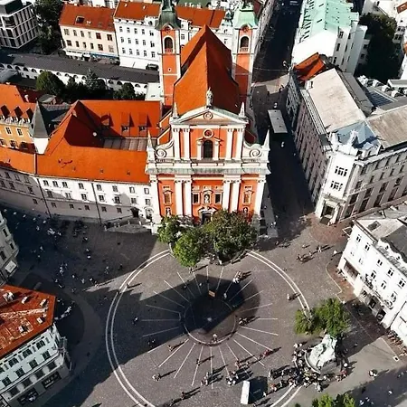 Little Plaza Centre * Lubiana