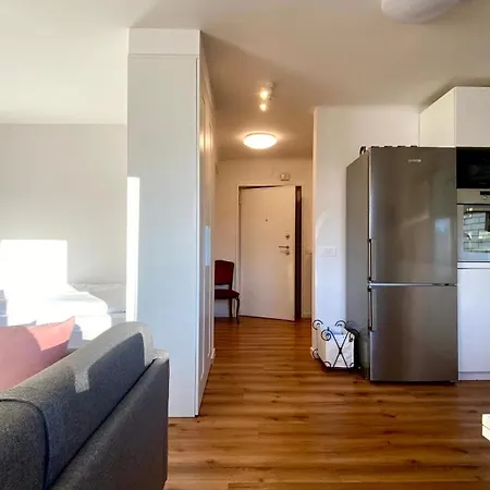 Little Plaza Centre Apartman *