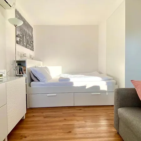 Little Plaza Centre Apartman *